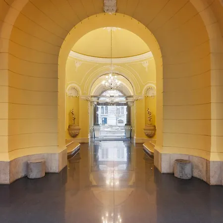Hotel Eurostars Palazzo Zichy 4*